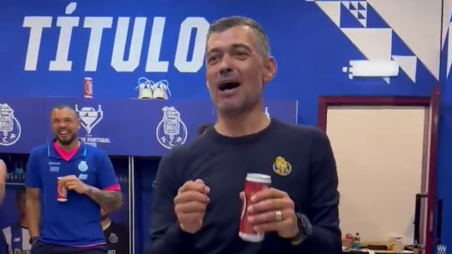 Treinador do FC Porto celebrou a conquista da Taça no balneário