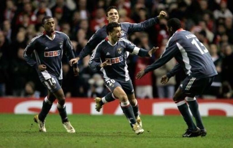 Simão marcou ao Liverpool em Anfield em 2006