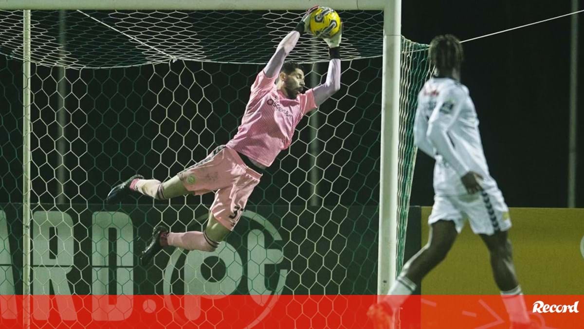 Lucas França, guarda-redes do Nacional, foi eleito o melhor da 2ª Liga