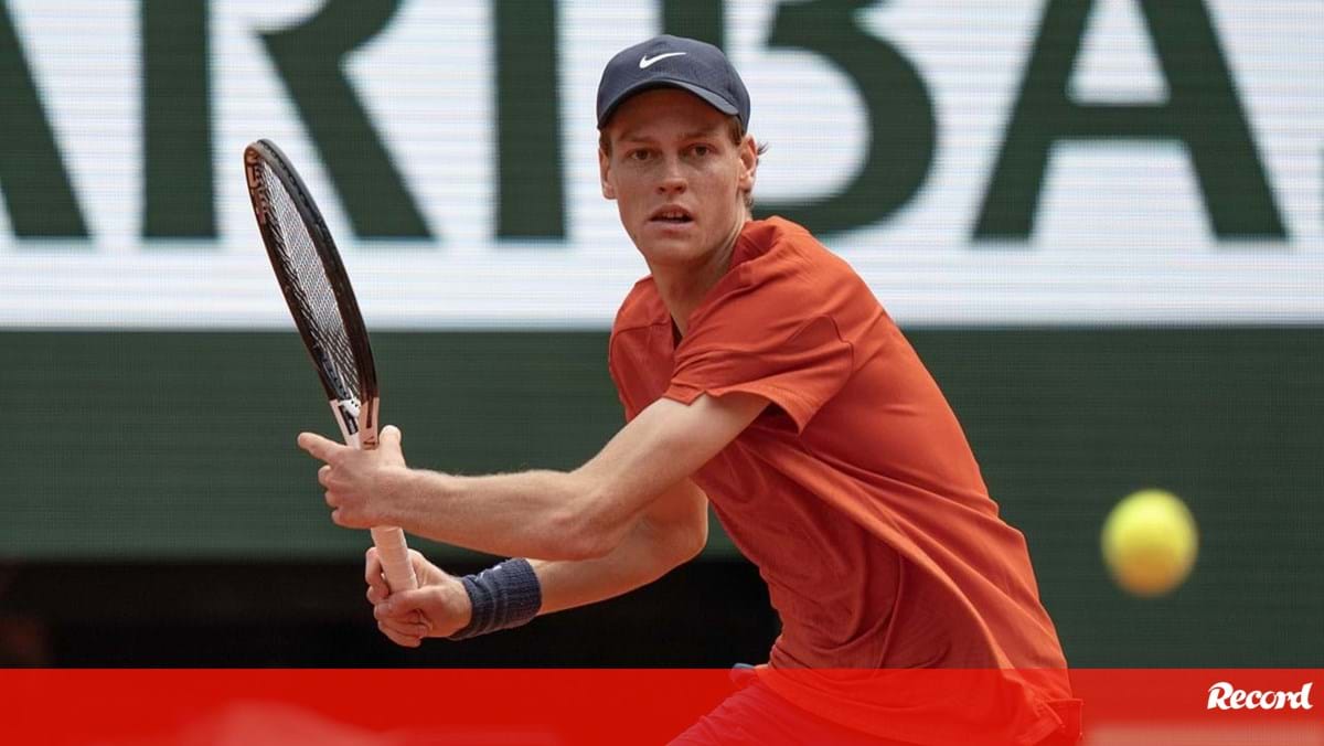 Jannik Sinner qualifica-se para as meias-finais de Roland Garros