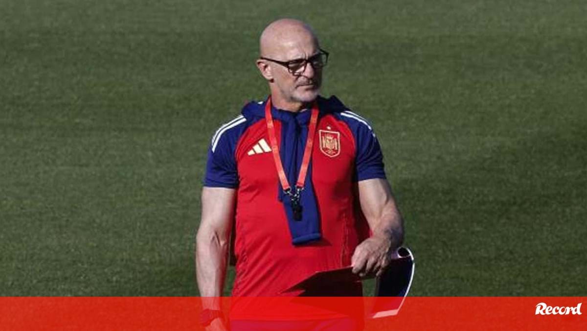 Luis de la Fuente renova pela Espanha até ao Mundial'2026