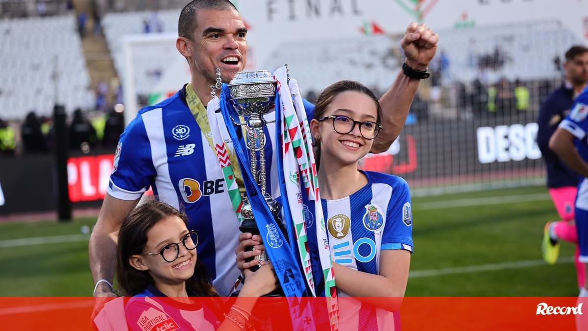 FC Porto mantém porta da estrutura aberta para Pepe mas a do plantel... não