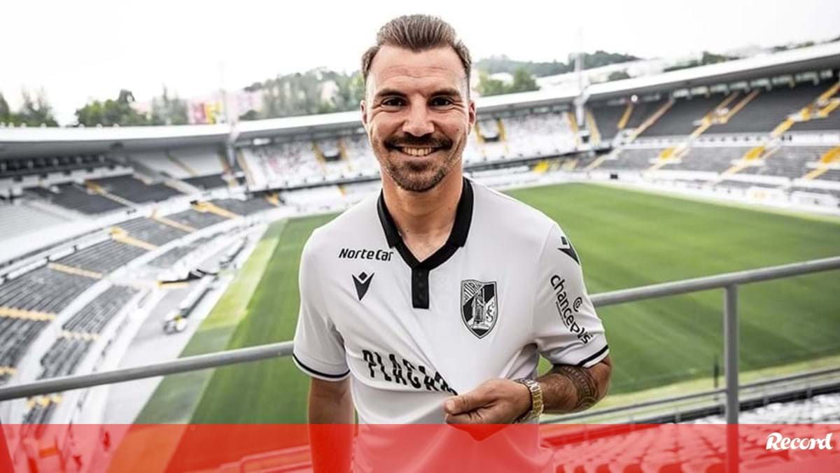 Samu apresenta-se aos adeptos do V. Guimarães: «A minha carreira mostra o que posso acrescentar»