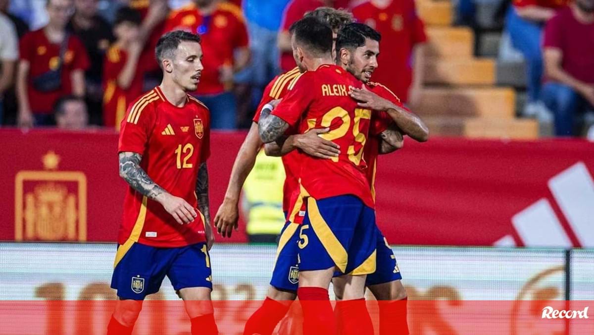 España anuncia la plantilla definitiva para la Eurocopa 2024: los tres nombres que se saltaron la lista de Luis de la Fuente – España