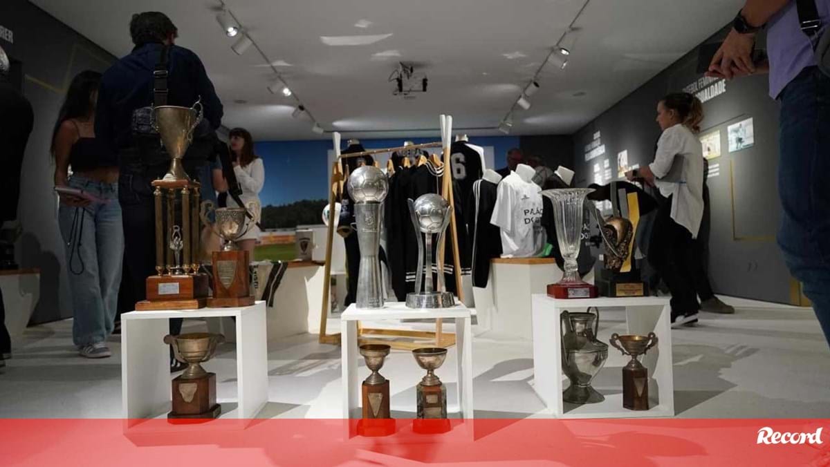 Ac. Viseu celebra 110.º aniversário com a exposição "Manto negro feito de história"