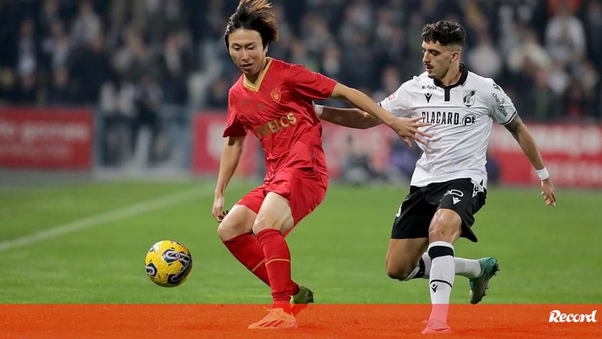 Zé Carlos vai à luta por uma vaga no meio-campo do V. Guimarães