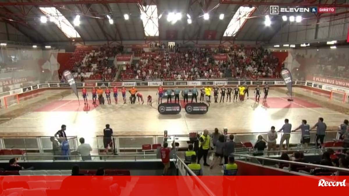 Benfica goleia Oliveirense na 'negra' e marca encontro com o FC Porto na final do playoff de hóquei em patins