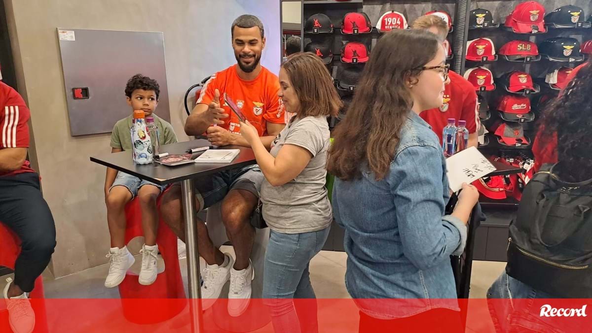 Tricampeões nacionais festejam com os adeptos na Luz