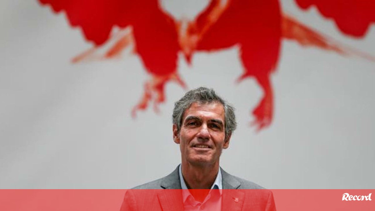 Noronha Lopes ovacionado na AG: «É um momento decisivo para a história do Benfica»