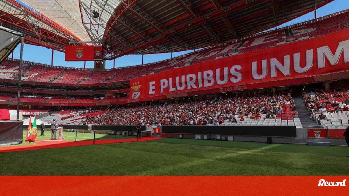 Movimento 'Servir o Benfica' entende que o orçamento foi chumbado