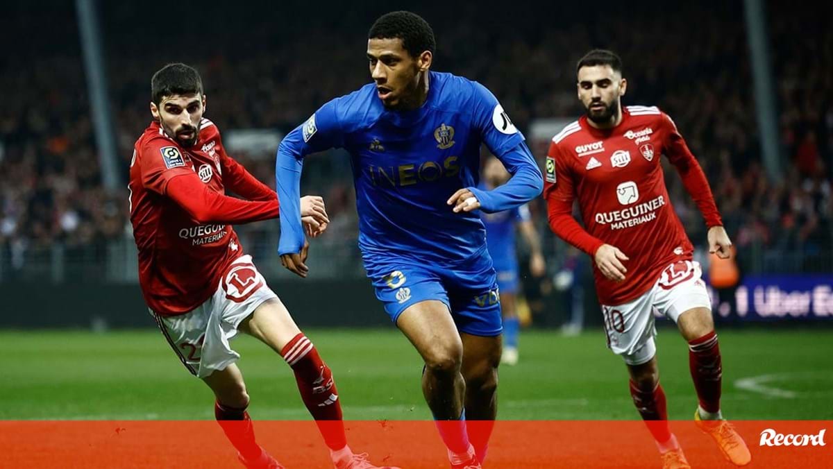 Regras da FIFA impedem transferência de Todibo para o Man. United