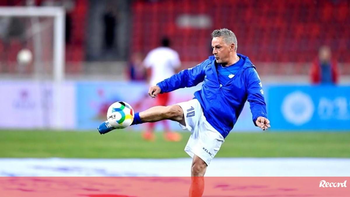 Roberto Baggio assaltado e espancado enquanto assistia ao Espanha-Itália