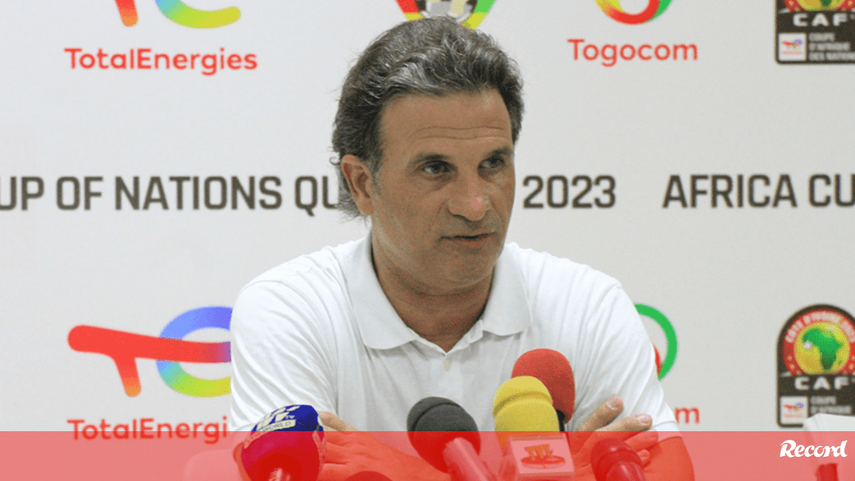 Paulo Duarte deixa comando da seleção do Togo