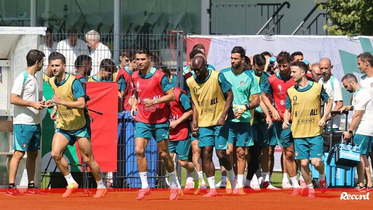 Termómetro nos 30º C, 'chapéus há muitos' e um olhar... vietnamita: o outro lado do treino da Seleção Nacional