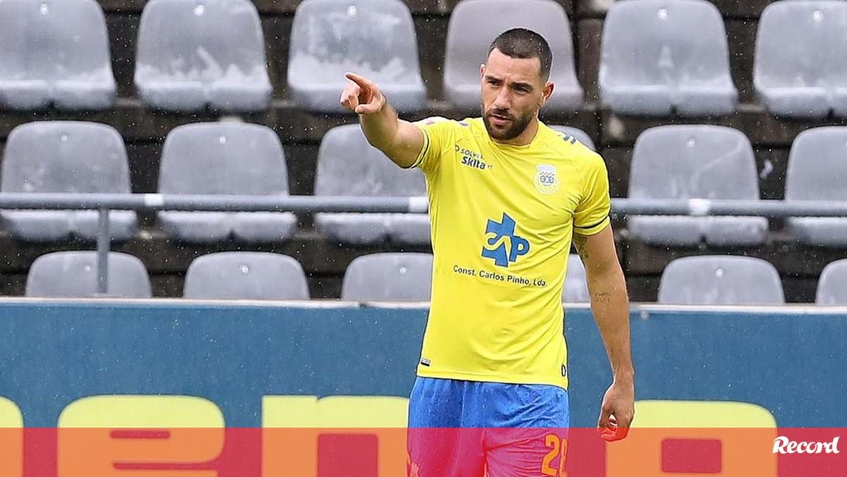 Arouca ainda não desistiu de Tiago Esgaio