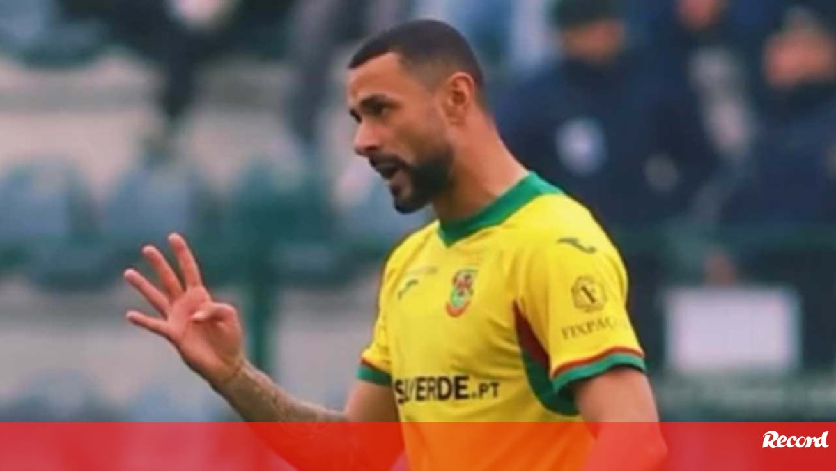 Marcos Paulo renova pelo Paços de Ferreira