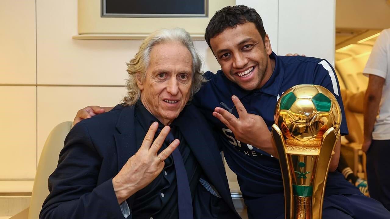 Jesus com a recém-conquistada Taça do Rei