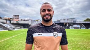 Arthur Cabral treinou no clube da sua terra... mas sem lugar no onze
