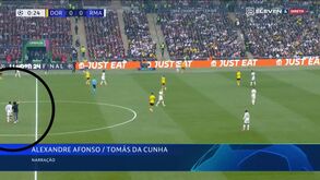 Insólito: final da Champions começa e adepto invade relvado para tirar foto com Bellingham
