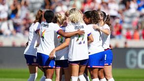 Emma Hayes estreia-se com goleada na seleção feminina dos Estados Unidos