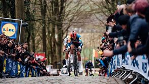Giro: Camisola rosa Mads Pedersen assina contrato vitalício com a Lidl-Trek