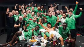 Histórico Saint-Etiénne regressa à Ligue 1