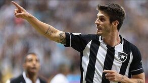 Lucas Piazon na rota da Polónia