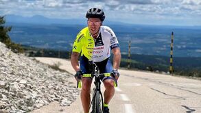 Eden Hazard montou-se na bicicleta para subir o mítico Mont Ventoux