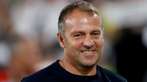 Inteligência Artificial ajuda Hansi Flick: qual seria a contratação perfeita para o Barcelona?