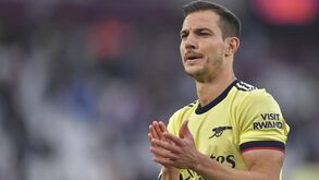 Arsenal confirma saída de Cédric Soares no final da temporada... e de mais 24 jogadores