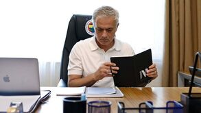 Mourinho deita mãos à obra: treinador foi conhecer centro de treinos do Fenerbahçe