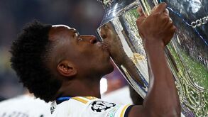 Vinícius Júnior eleito o melhor jogador da Champions e há um português no onze ideal