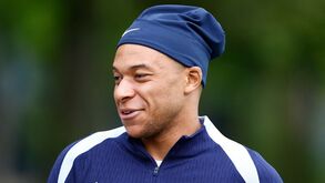 Mbappé vai ganhar quase três vezes menos... mas vai ser o mais bem pago do Real Madrid