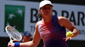 Iga Swiatek marca encontro com Coco Gauff nas 'meias' de Roland Garros