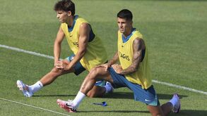 Laporta garante: Barcelona quer ficar com Cancelo e Félix