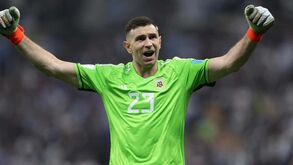 Emiliano Martínez previu erro de Otamendi na final do Mundial'2022