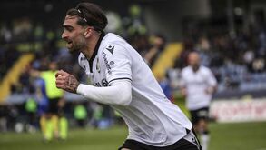 SAD do V. Guimarães estica corda com Jota Silva