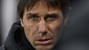 Oficial: Antonio Conte é o novo treinador do Nápoles
