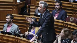 Aprovada proposta do PS que reduz taxas do IRS até ao 6.º escalão