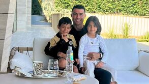 Cristiano Ronaldo dá os parabéns aos filhos com um detalhe... à Sporting