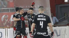 Benfica derrota Oliveirense e fica a uma vitória da final do playoff de hóquei em patins