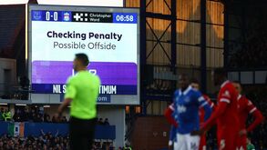VAR vai continuar na Premier League na próxima temporada: saiba qual o único clube que votou contra