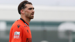 Jota trabalha a todo o gás sem pensar no mercado