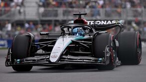 Incrível: Russell garante pole position no Canadá... com o mesmo tempo de Verstappen