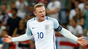 Wayne Rooney conta como partiu uma TV no Euro'2016: «Pensei 'que se lixe!' Depois recebi a conta...»