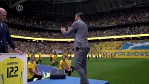 Um estádio repleto para saudar Ibrahimovic: antigo avançado alvo de emotiva homenagem