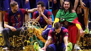 Barcelona de Luís Frade conquista Champions de andebol pela 12.ª vez