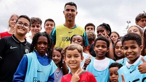 Filhos dos funcionários da FPF treinaram com Cristiano Ronaldo e companhia