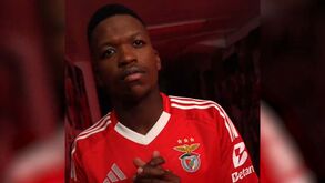 «Quando o clássico faz a diferença»: Benfica apresenta camisola principal para a próxima época