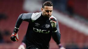 Guarda-redes Stole Dimitrievski é reforço do Valencia